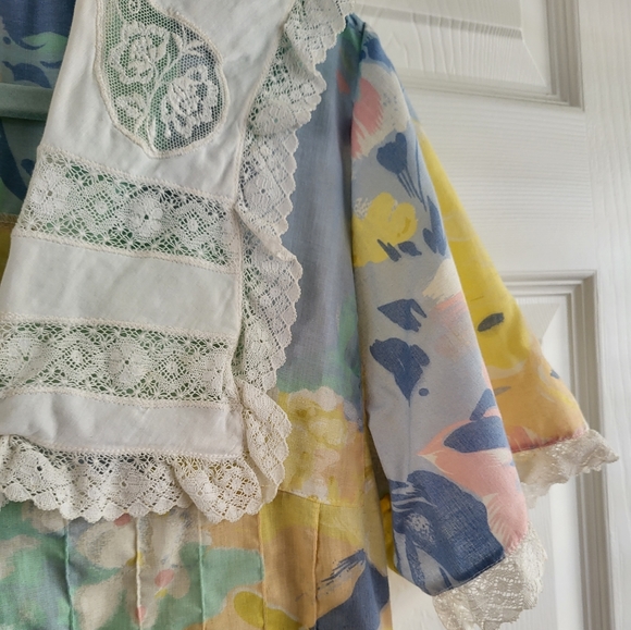 Vintage Floral And Lace Button Front Dress - Picture 10 of 16